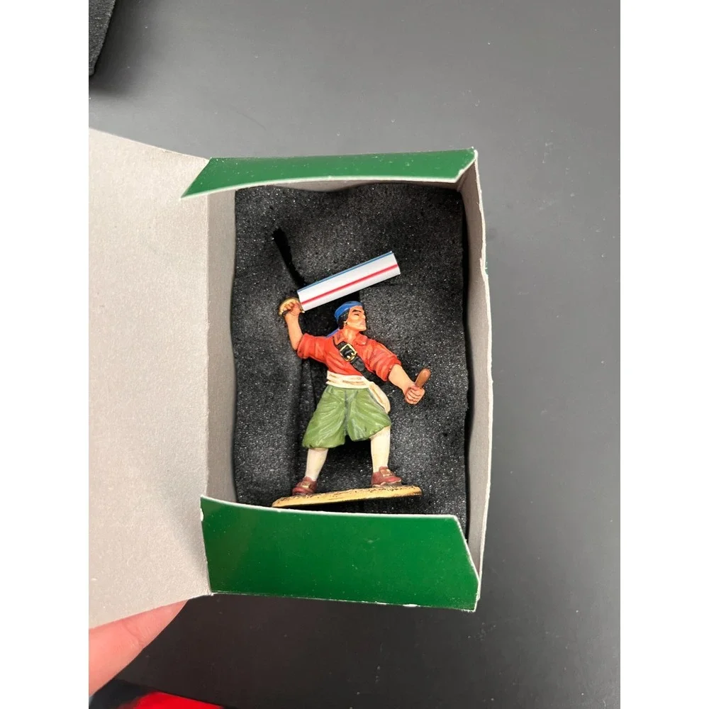 2000 Conte Ltd. Pirate #10 Holding Sword and Mallet Figurine‎